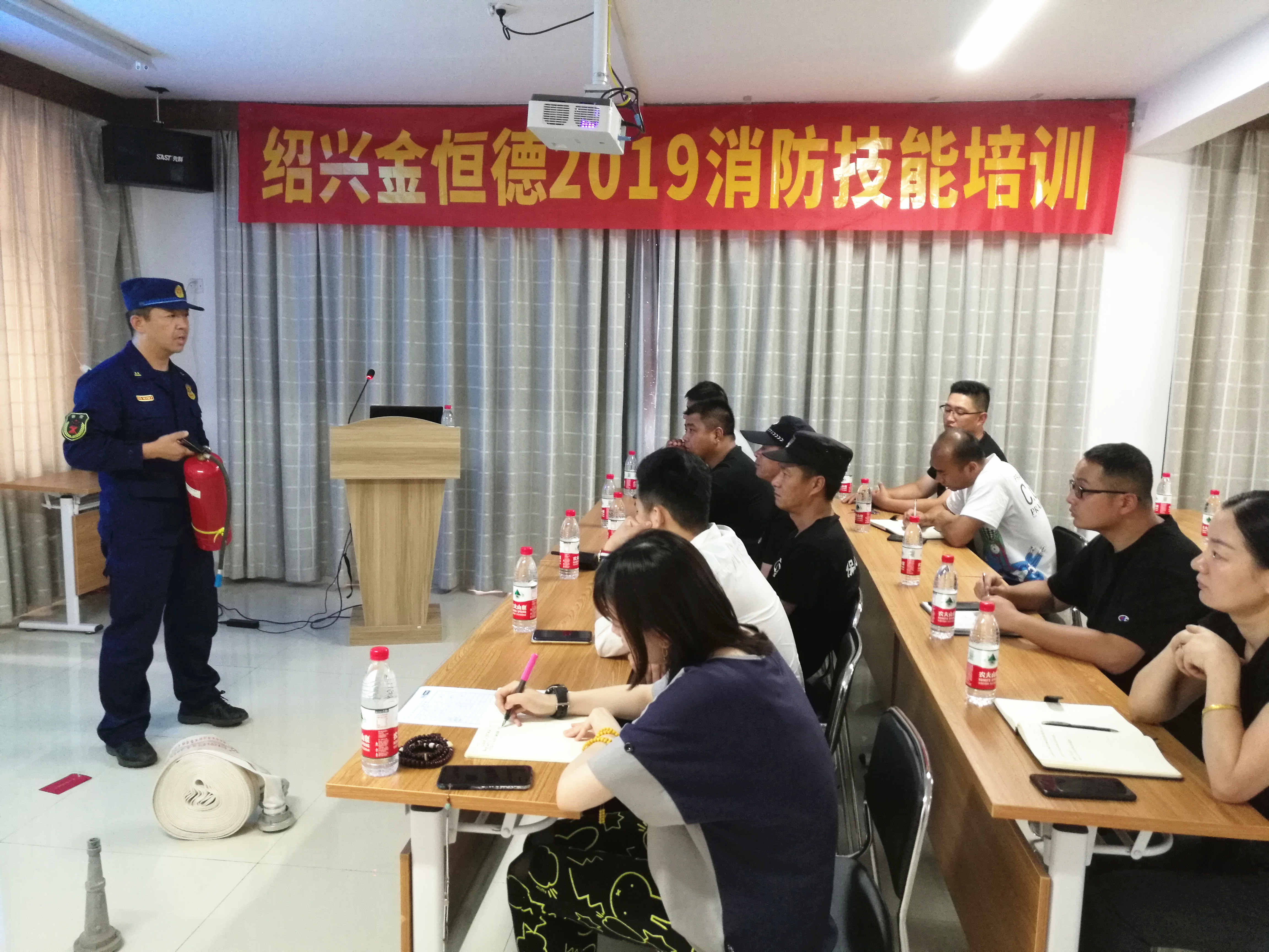 绍兴凯发k8国际开展商户消防安全培训讲座