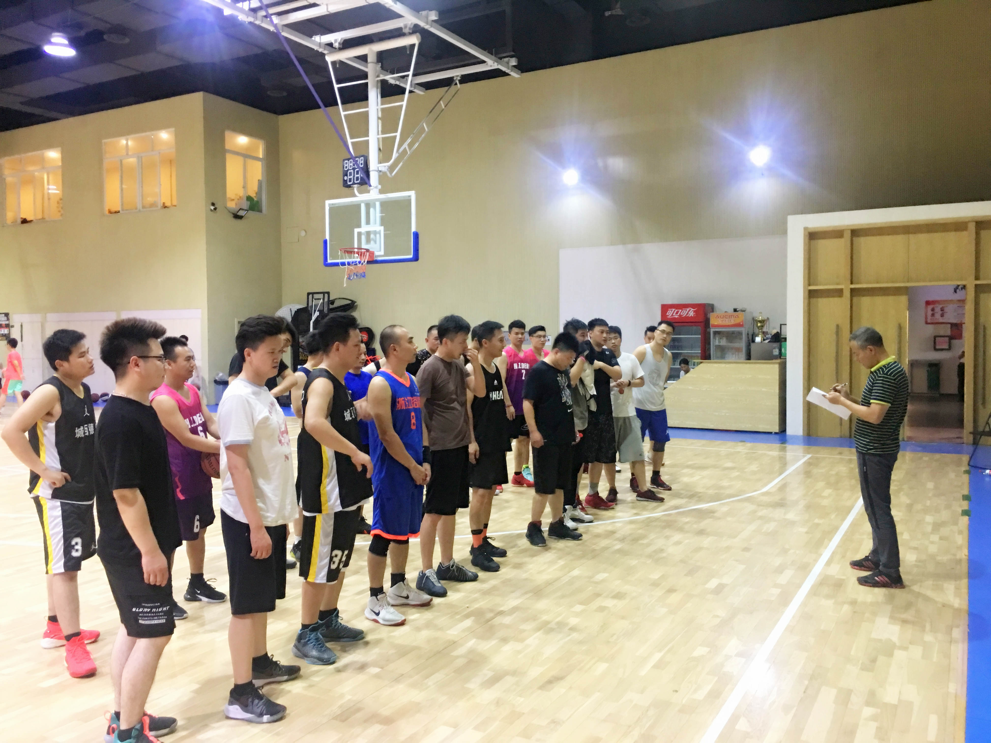 凯发k8国际男子篮球队选拔赛顺利举行
